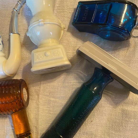 Avon collection - Picture 3 of 3